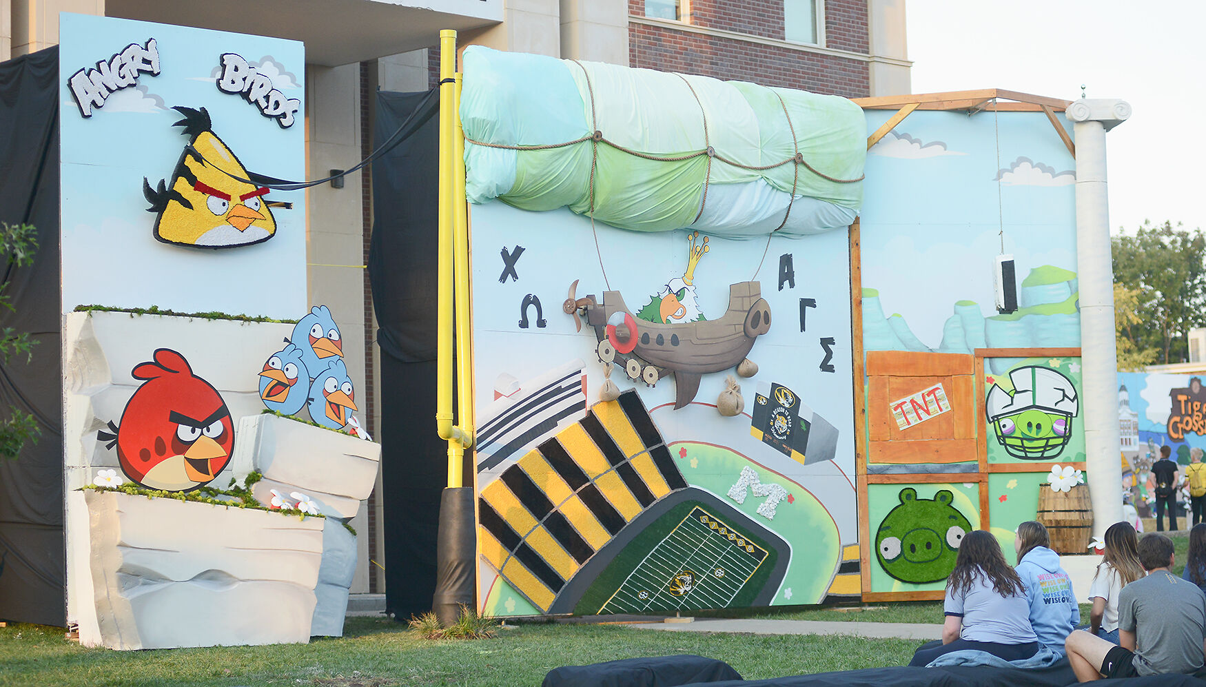 Alpha Gamma Sigma and Chi Omega’s Angry Birds decorations